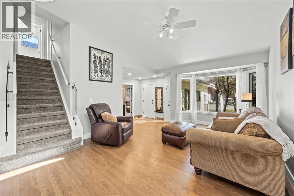 260 Riverside Mews SE — photo 8