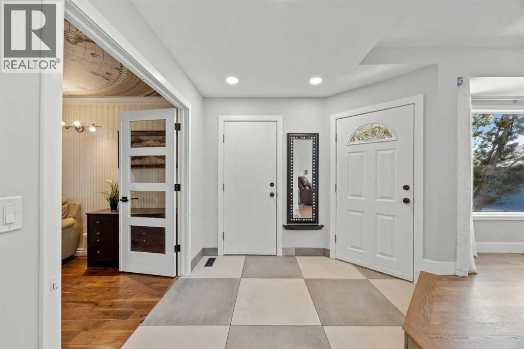 260 Riverside Mews SE — photo 2