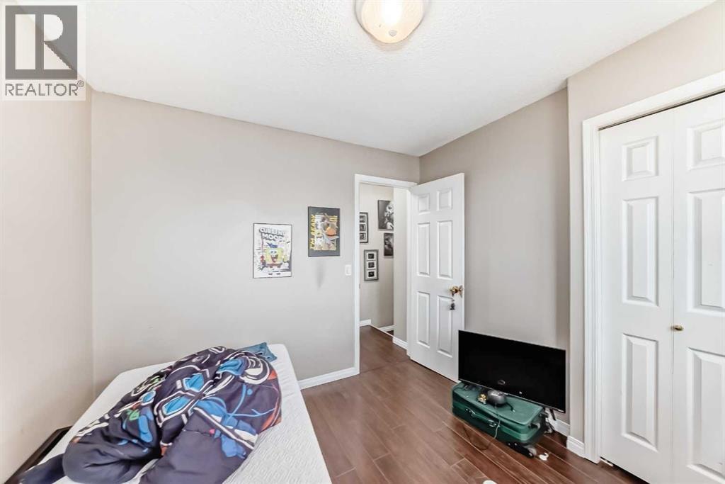 1-6, 8 Huntley Close NE — photo 10