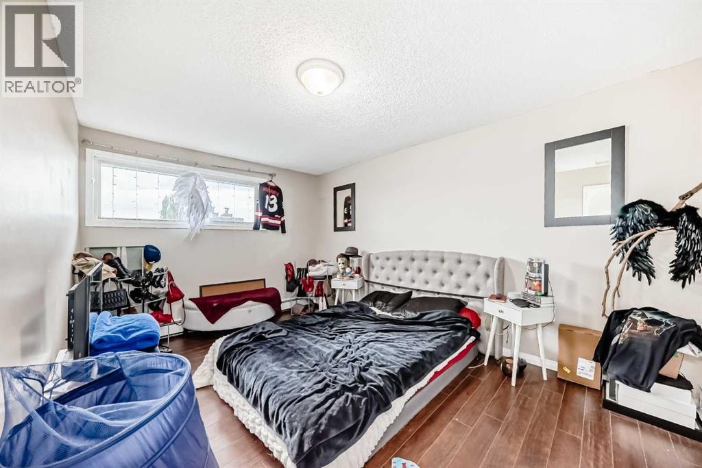 1-6, 8 Huntley Close NE — photo 11