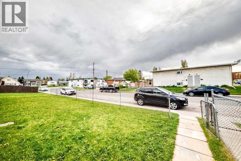1-6, 8 Huntley Close NE — photo 30