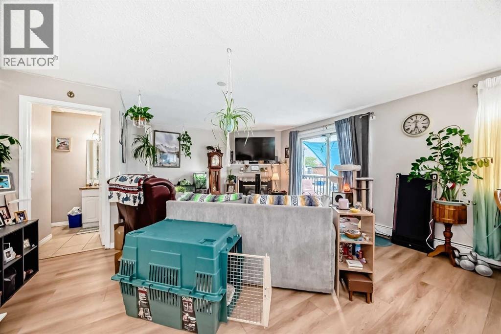 1-6, 8 Huntley Close NE — photo 22