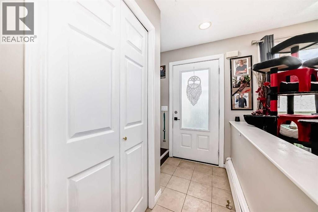 1-6, 8 Huntley Close NE — photo 4