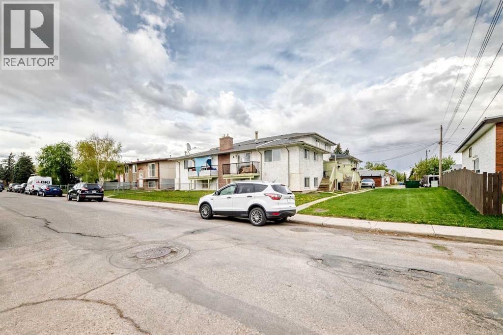 1-6, 8 Huntley Close NE — photo 33