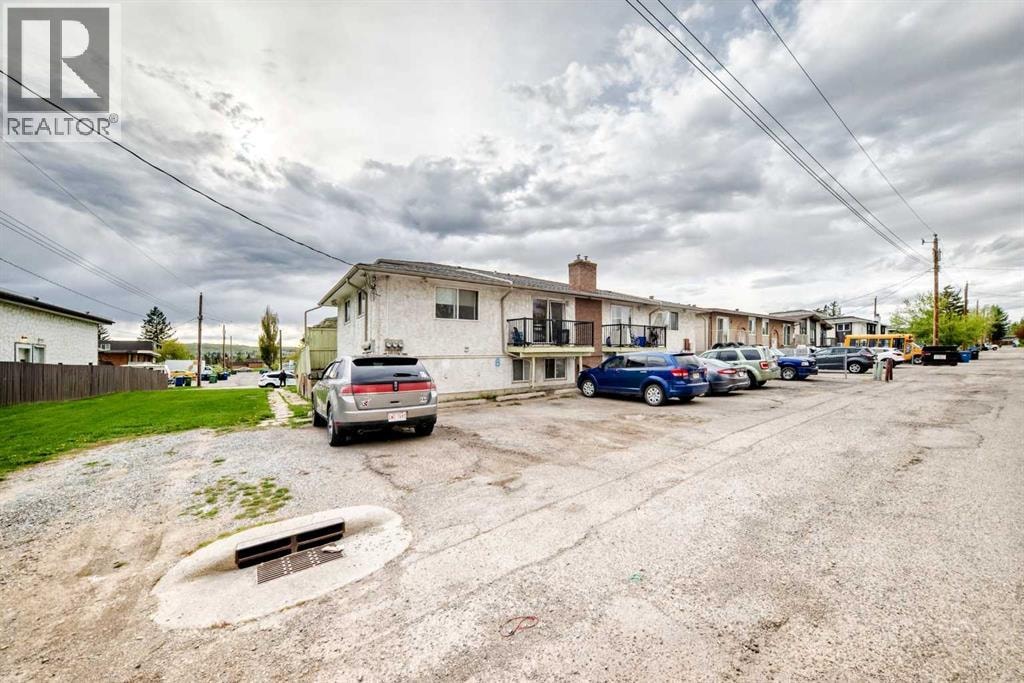 1-6, 8 Huntley Close NE — photo 31