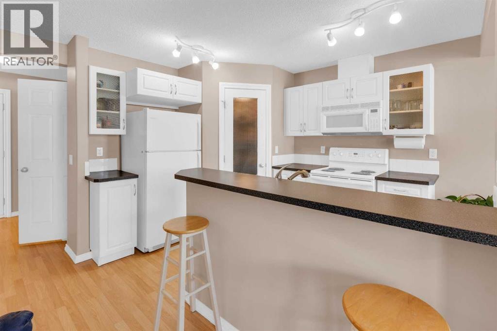 27 Royal Birch Mount NW — photo 4