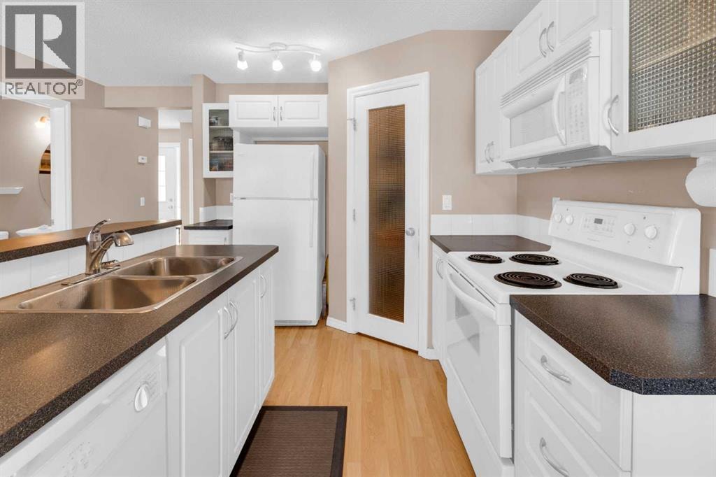 27 Royal Birch Mount NW — photo 6