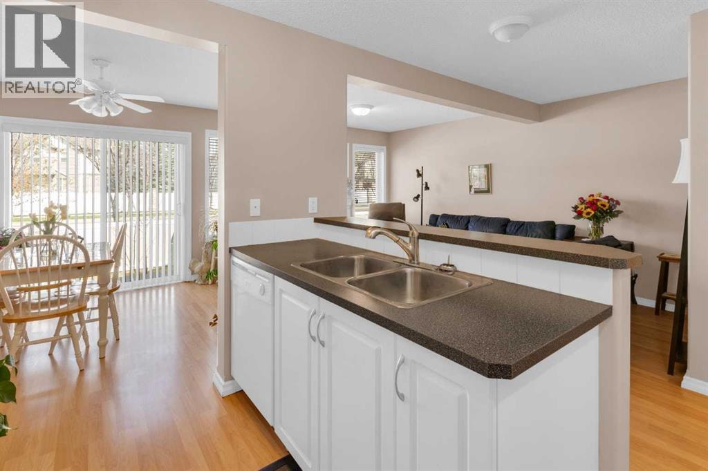 27 Royal Birch Mount NW — photo 8