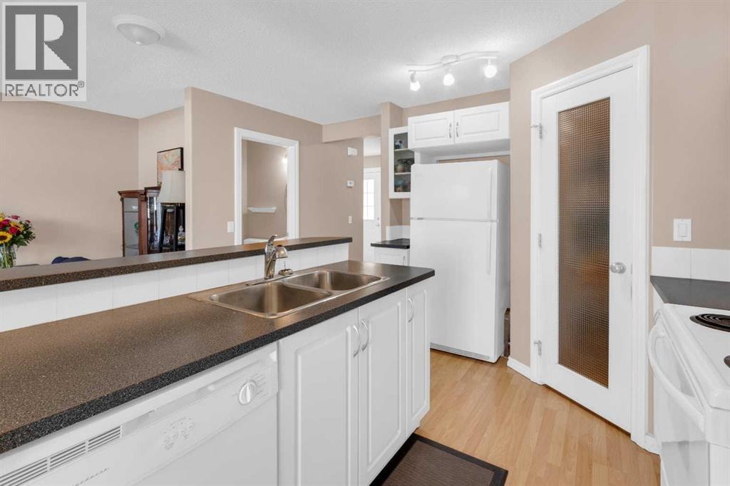 27 Royal Birch Mount NW — photo 7