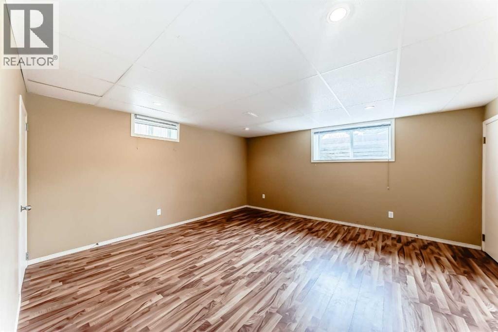 417 37 Street SW — photo 21