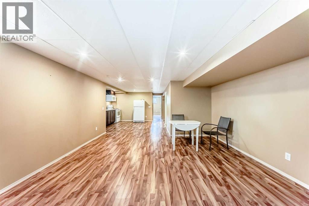 417 37 Street SW — photo 27