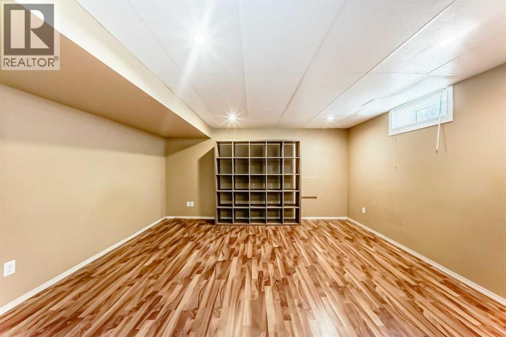 417 37 Street SW — photo 26