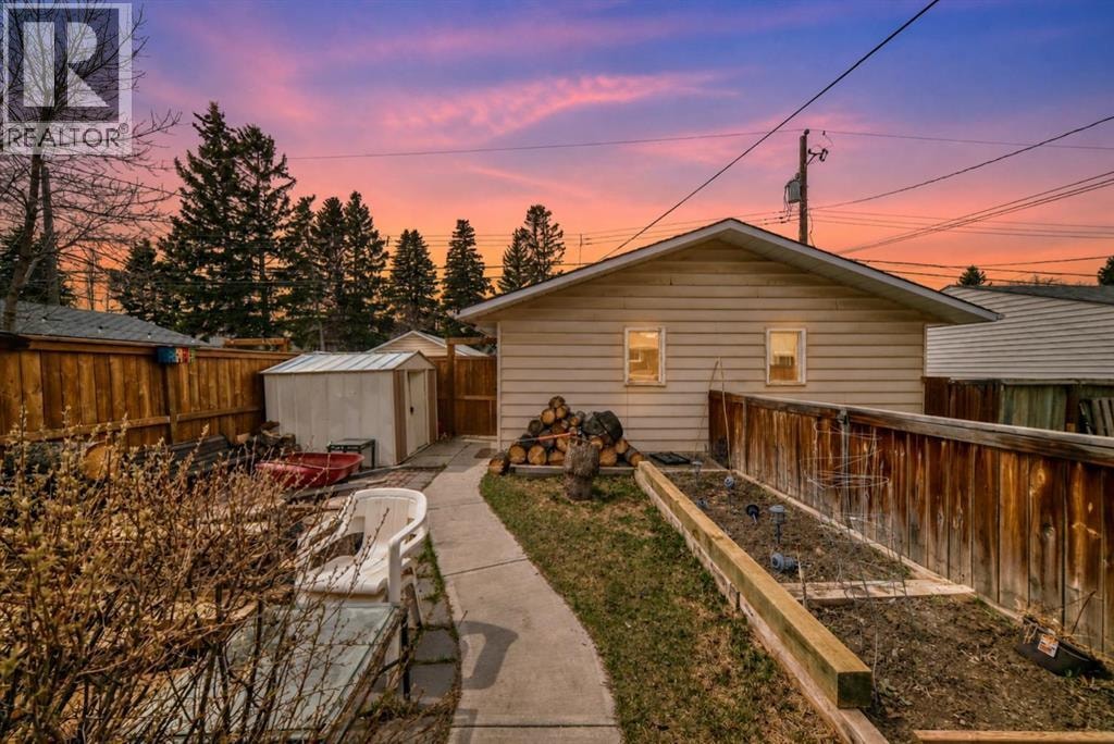 417 37 Street SW — photo 28