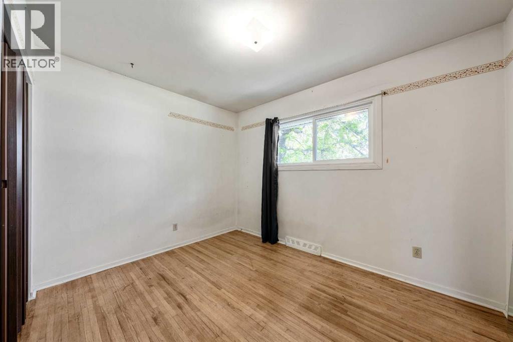 1032 89 Avenue SW — photo 11