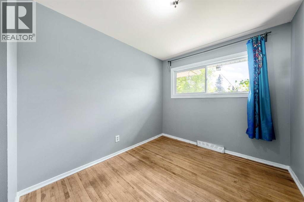 1032 89 Avenue SW — photo 13