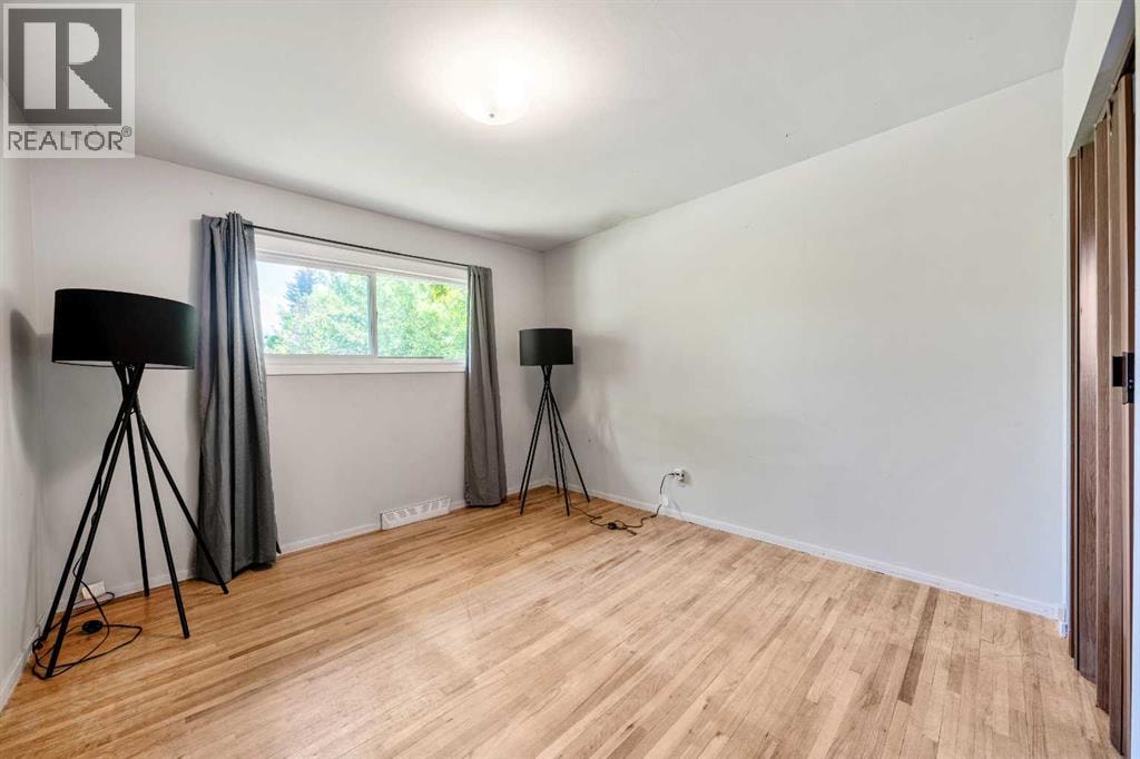 1032 89 Avenue SW — photo 15