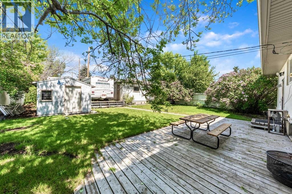 1032 89 Avenue SW — photo 22