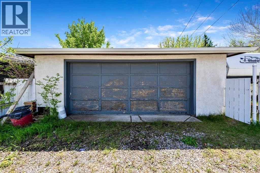 1032 89 Avenue SW — photo 24