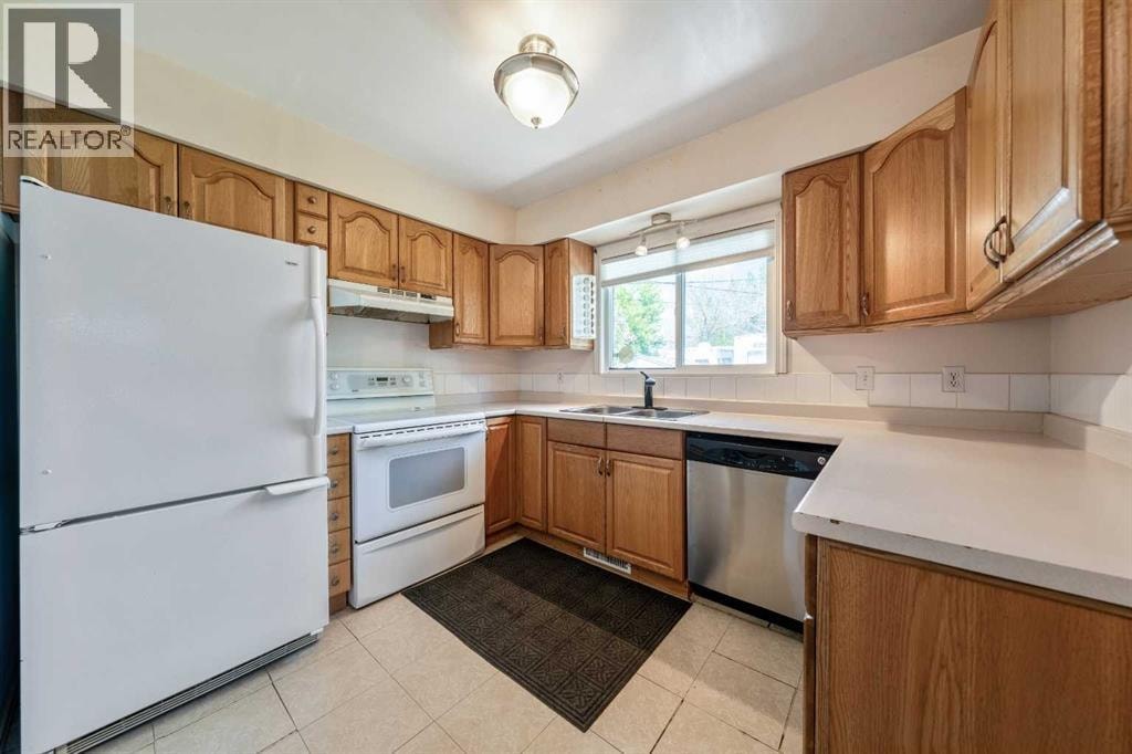 1032 89 Avenue SW — photo 8