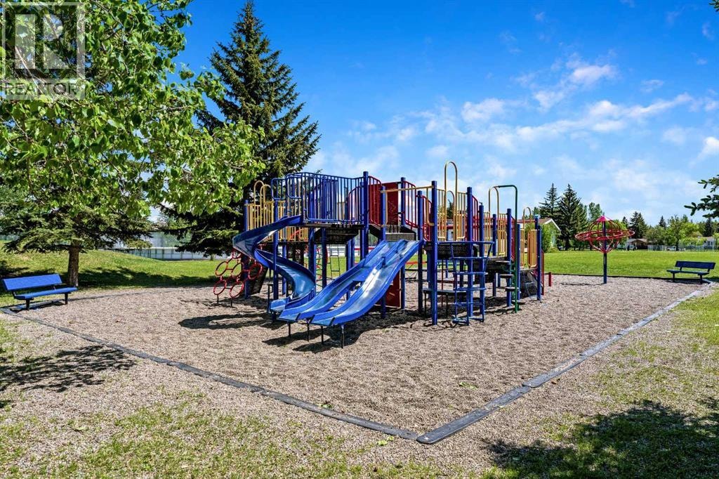 1032 89 Avenue SW — photo 32
