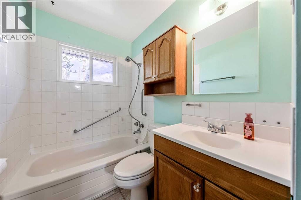1032 89 Avenue SW — photo 16