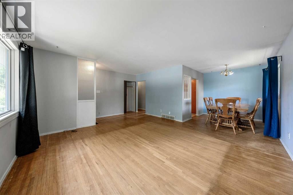 1032 89 Avenue SW — photo 5