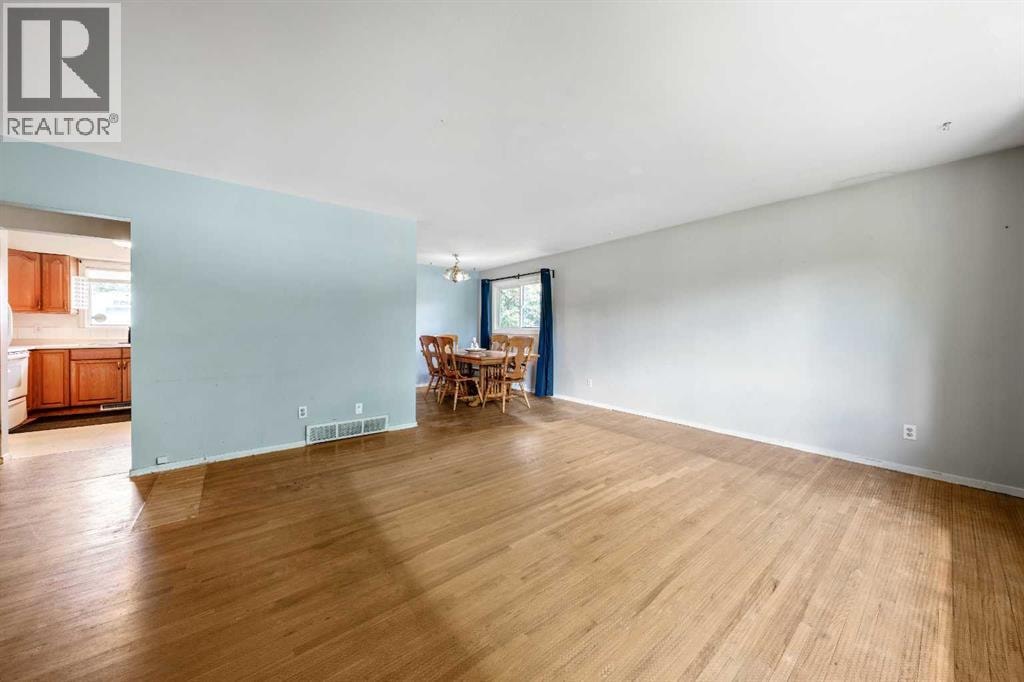 1032 89 Avenue SW — photo 7