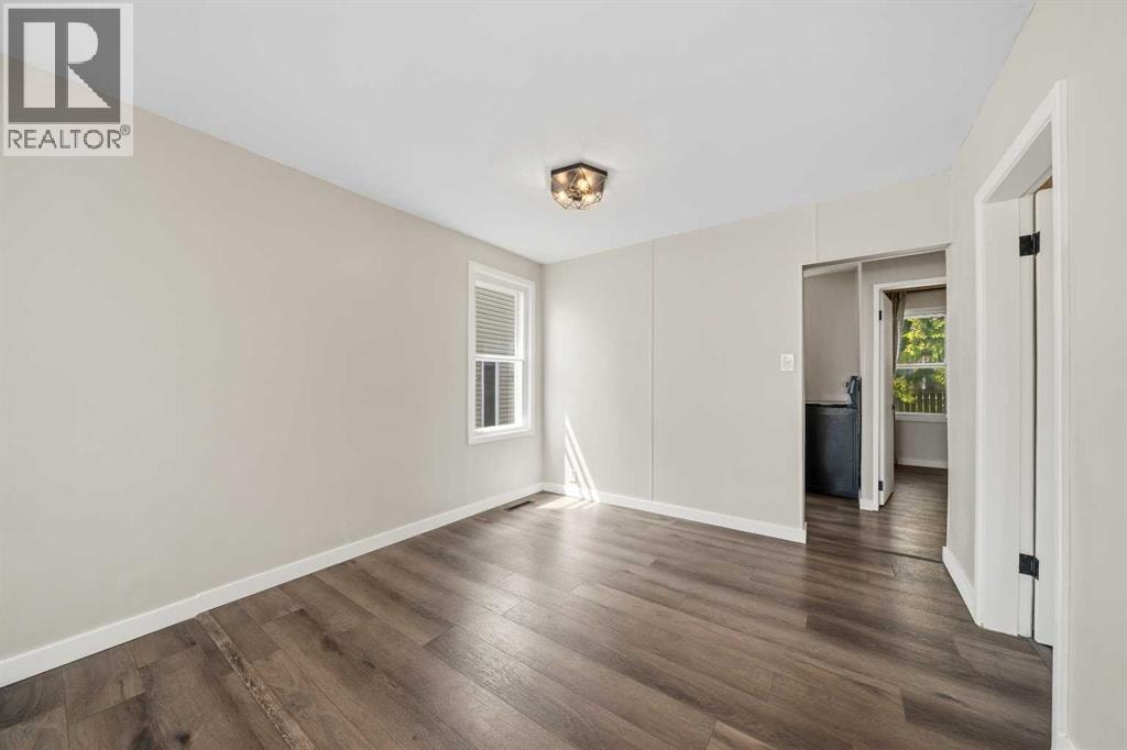 3807 1 Street NE — photo 10