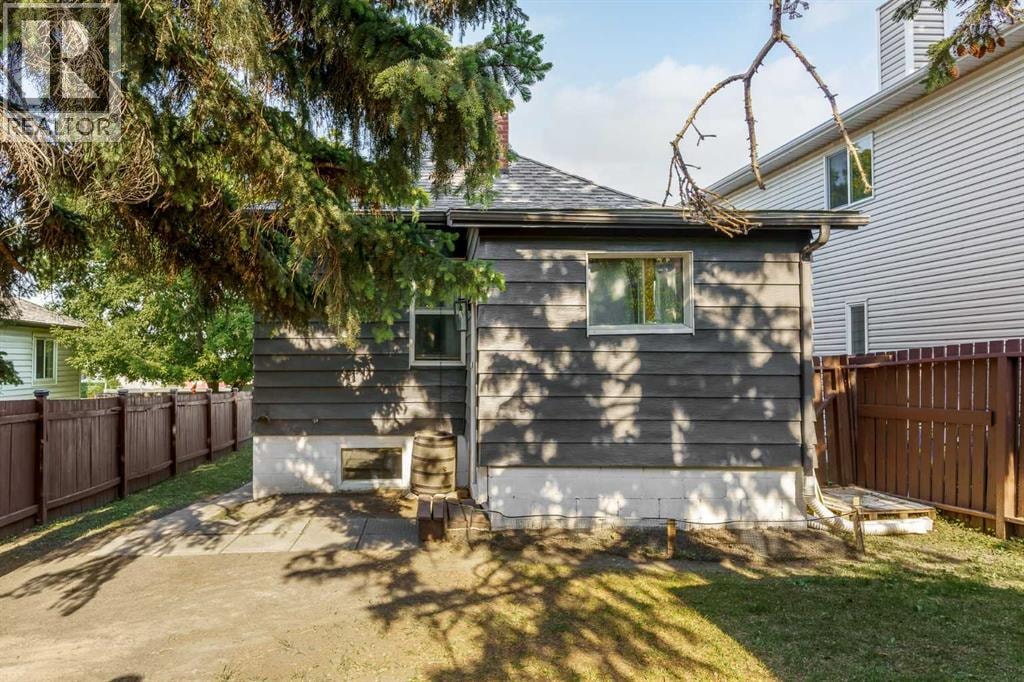 3807 1 Street NE — photo 36