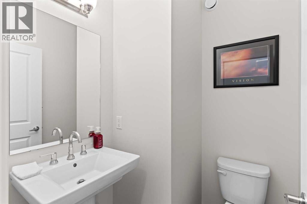 492 Chinook Gate Square SW — photo 8