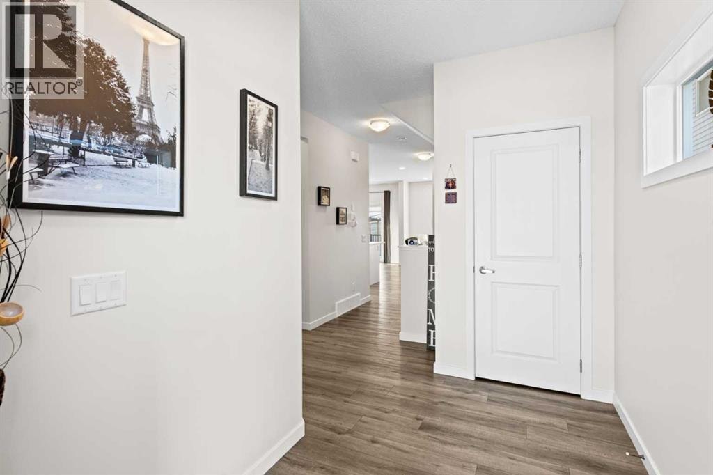 492 Chinook Gate Square SW — photo 6