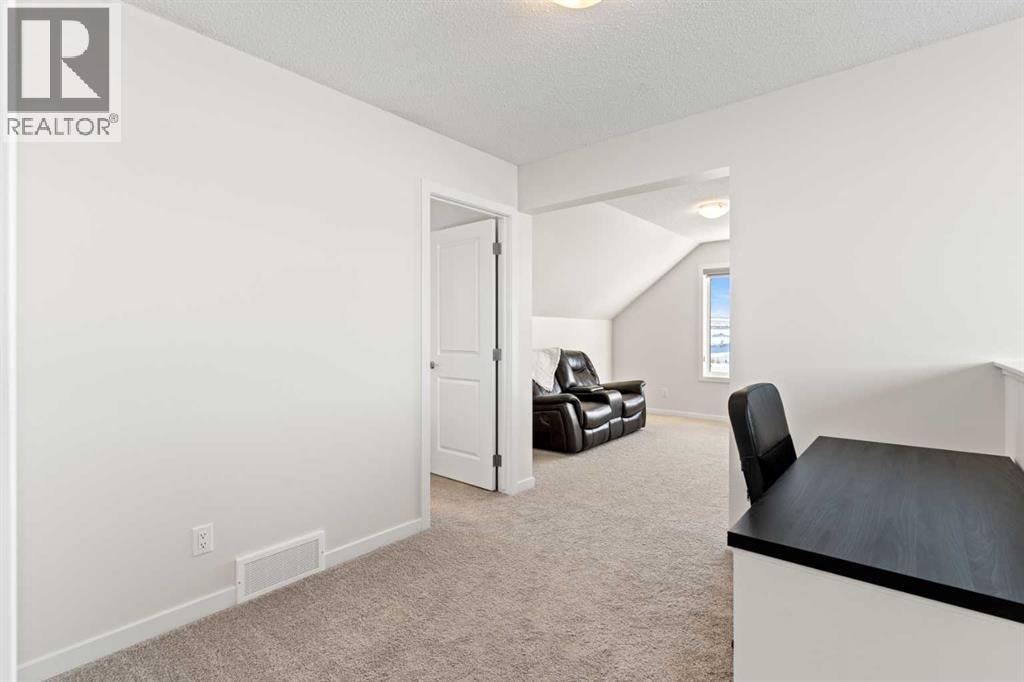 492 Chinook Gate Square SW — photo 38