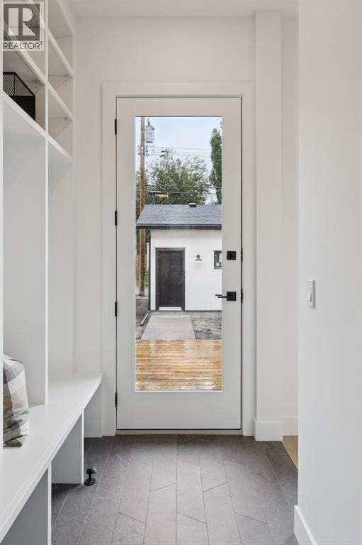 532 51 Avenue SW — photo 20