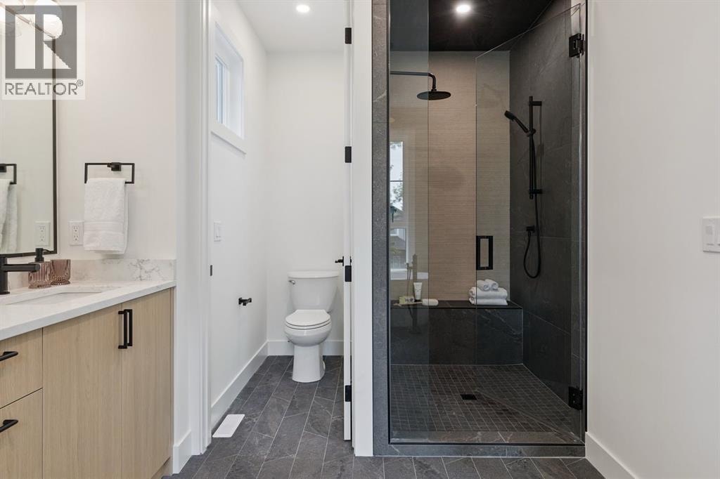 532 51 Avenue SW — photo 31