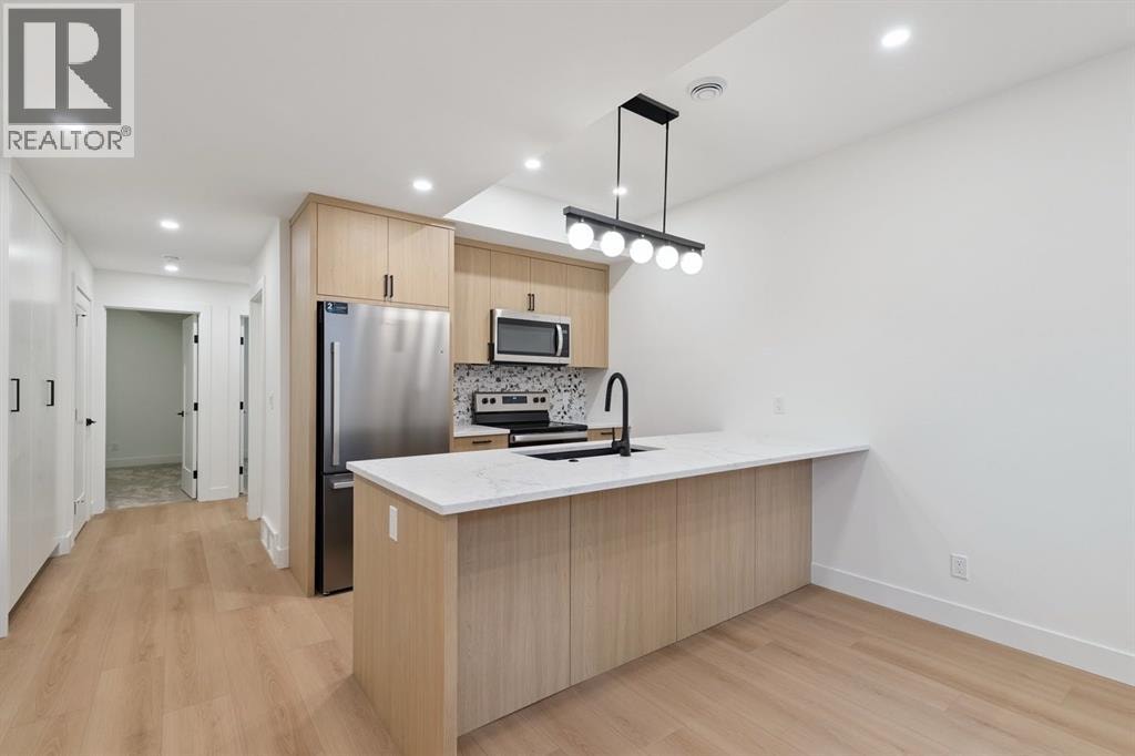 532 51 Avenue SW — photo 40
