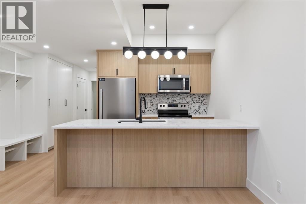 532 51 Avenue SW — photo 41