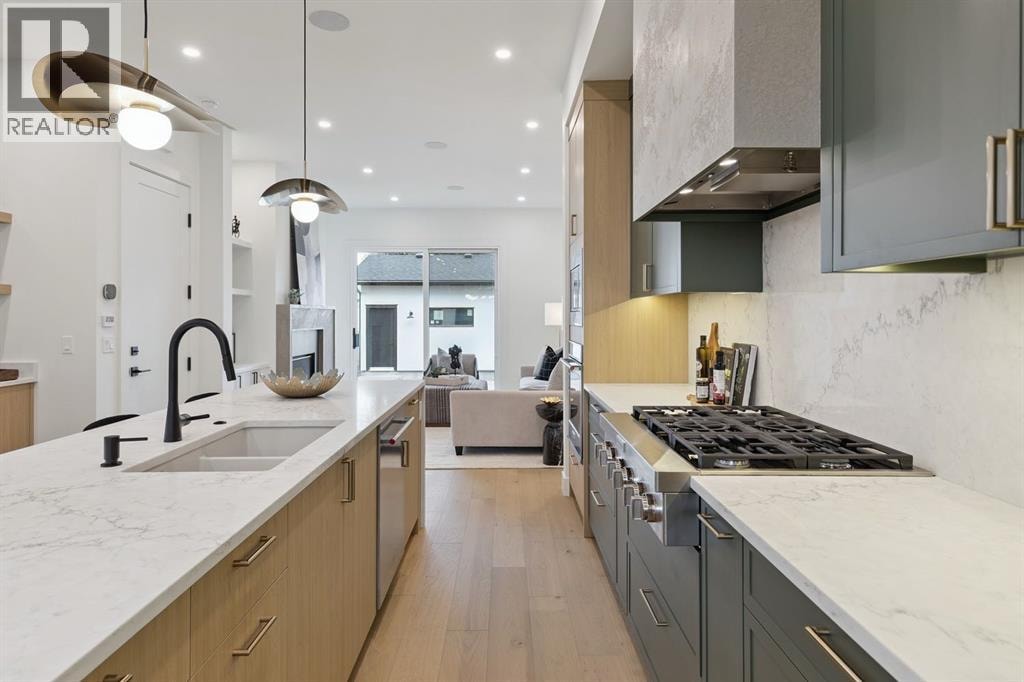 532 51 Avenue SW — photo 9