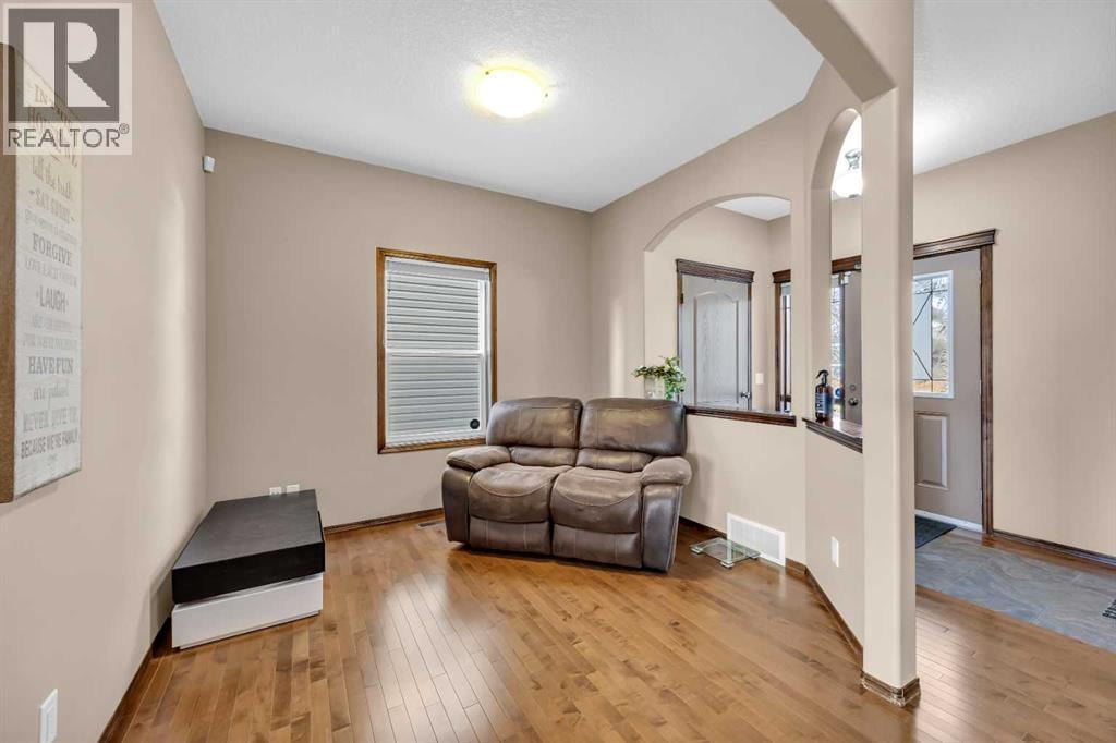 92 Everoak Close SW — photo 4