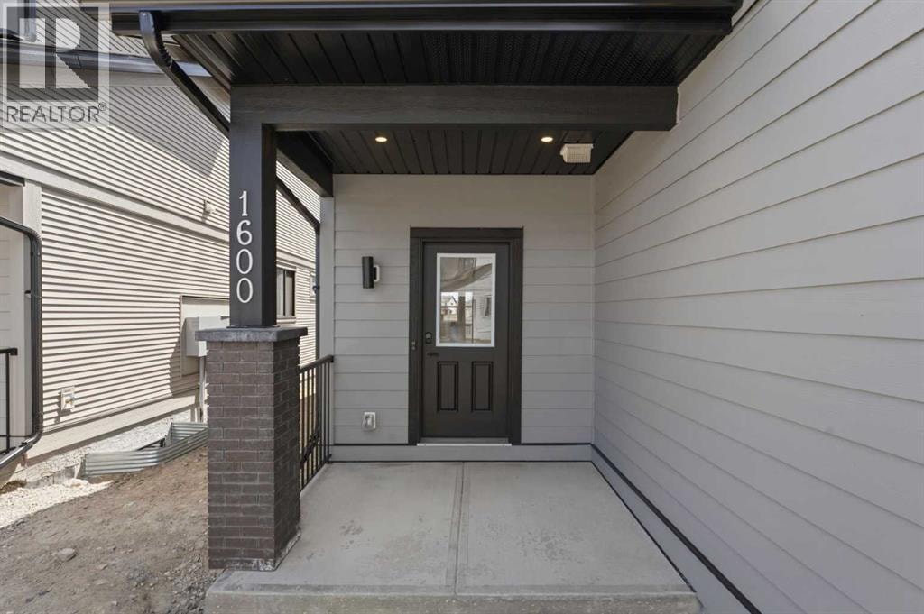 1600, 15 Coopersfield Link SW — photo 3