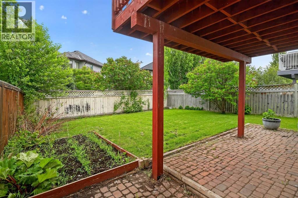 84 Hidden Spring Close NW — photo 34
