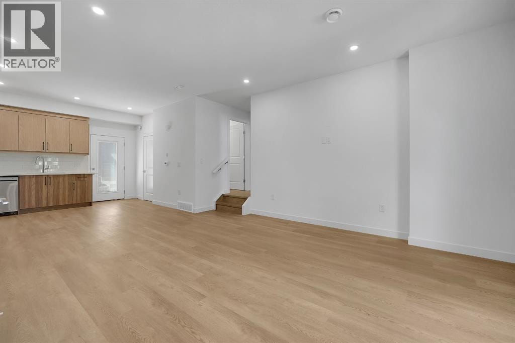 612 12 Avenue NE — photo 8