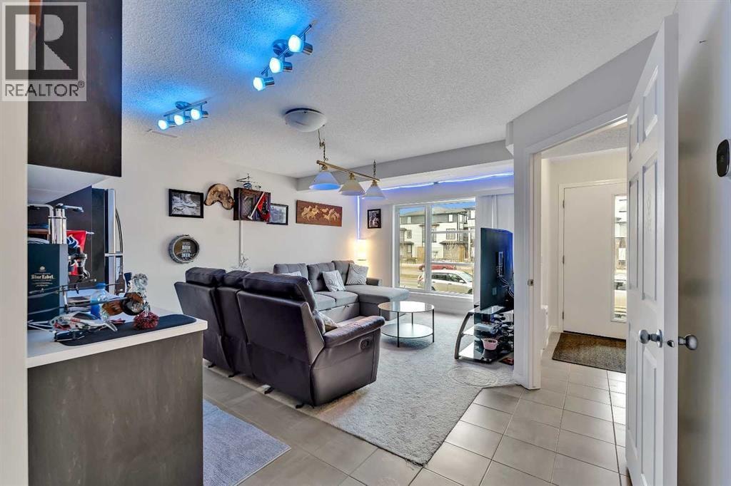 569 savanna Boulevard NE — photo 4