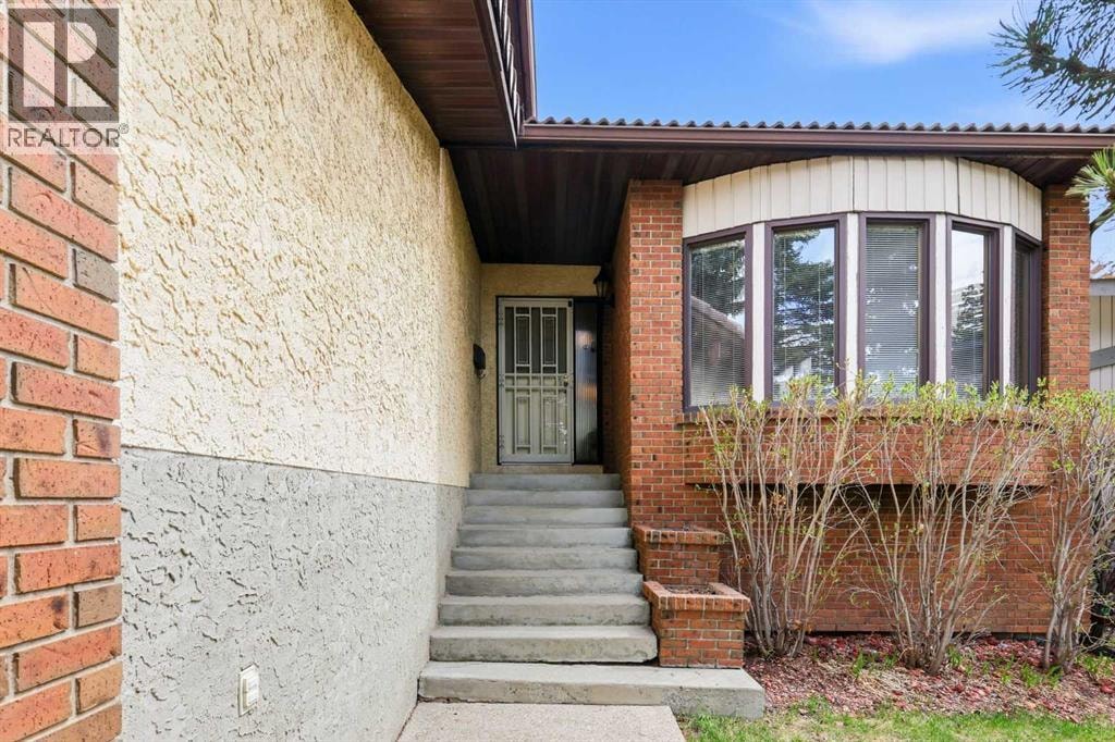 149 Edgehill Drive NW — photo 2