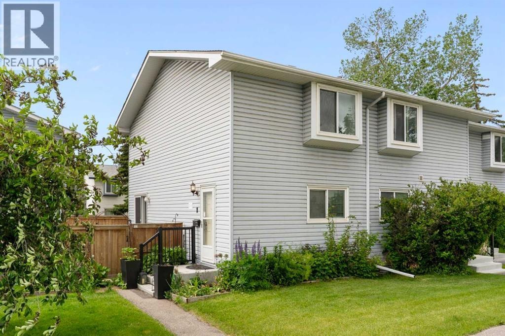 11, 4810 40 Avenue SW — photo 2