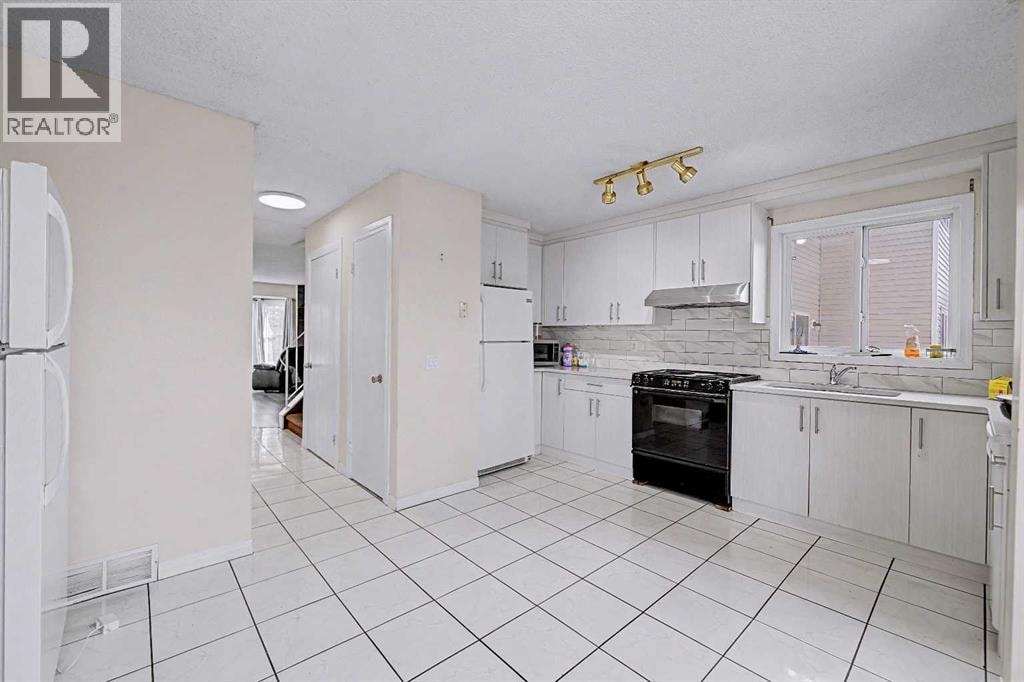 48 Whitworth Way NE — photo 9