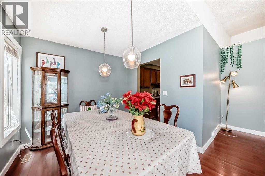 216 Hawkwood Boulevard NW — photo 9
