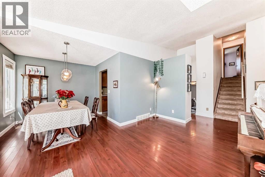 216 Hawkwood Boulevard NW — photo 7
