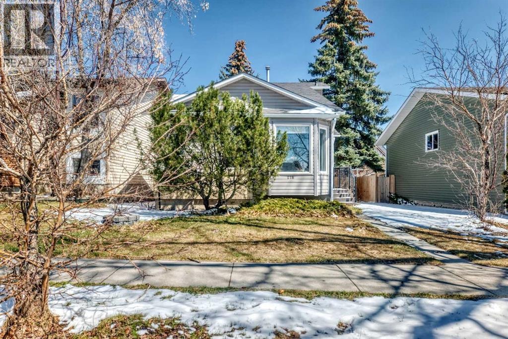 216 Hawkwood Boulevard NW — photo 2