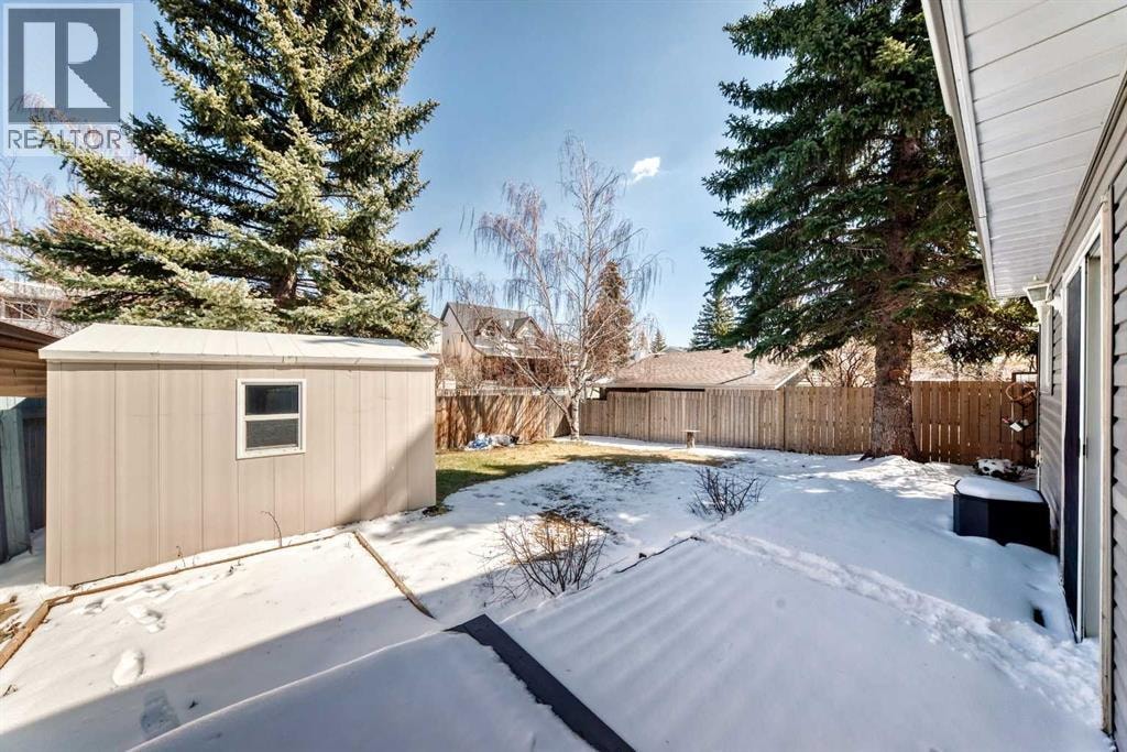 216 Hawkwood Boulevard NW — photo 40