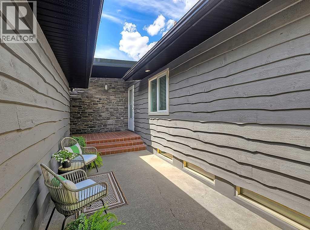907 Kerfoot Crescent SW — photo 24